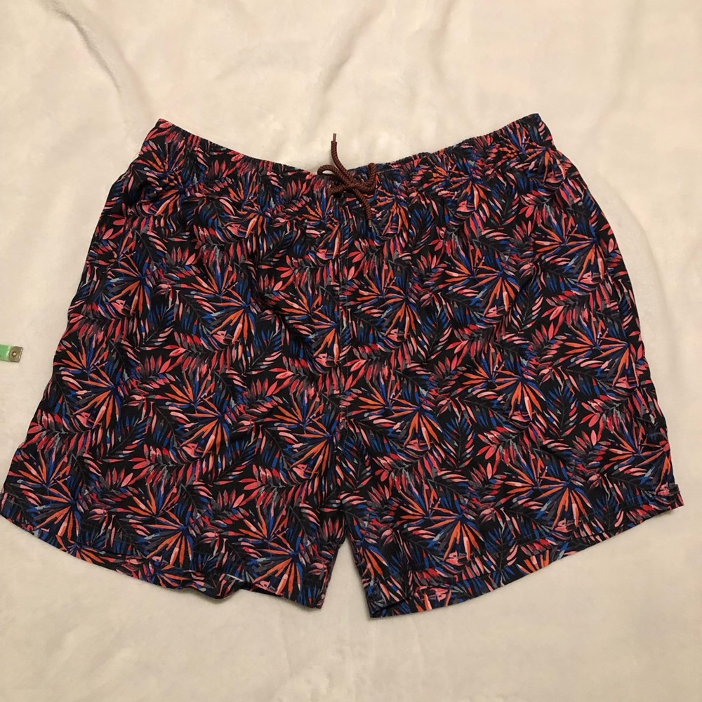 Men’s swim trunks